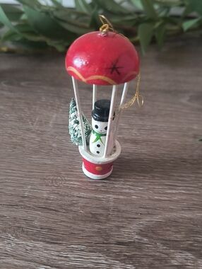 Vintage Wood Ornament Snowman In  Balloon With Christmas Tree 3"
